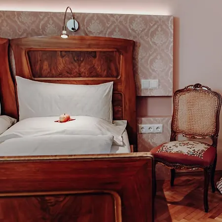 Der Eberhard - Sleep & Dine A9 Exit 133