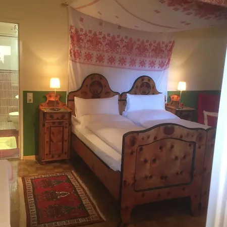 Der Eberhard - Sleep & Dine A9 Exit 133 3*