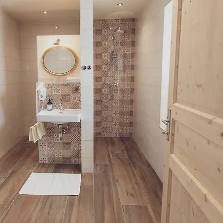 Der Eberhard - Sleep & Dine A9 Exit 133 3* Sankt Michael in Obersteiermark