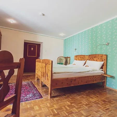 Casa de hóspedes Der Eberhard - Sleep & Dine A9 Exit 133 3*