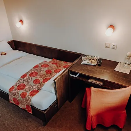 Casa de hóspedes Der Eberhard - Sleep & Dine A9 Exit 133 3*