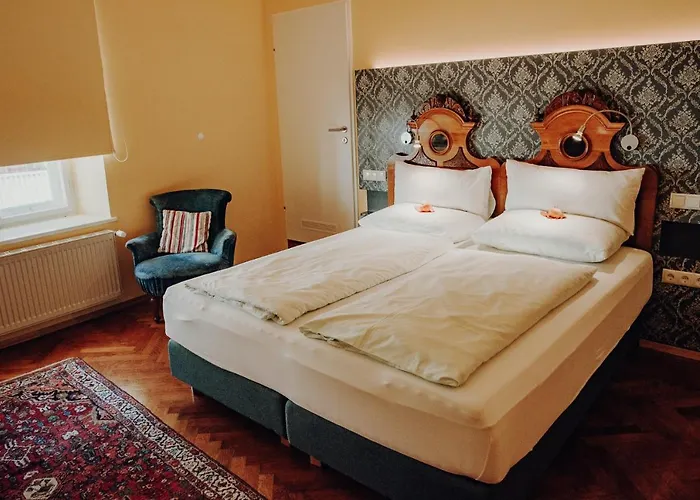 Der Eberhard - Sleep & Dine A9 Exit 133