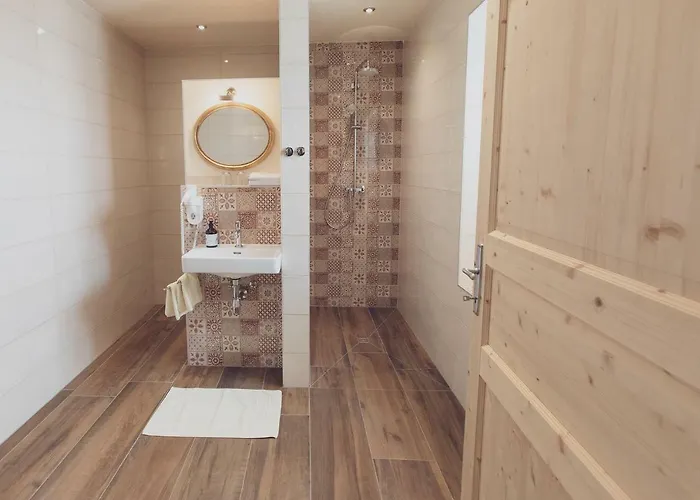 Der Eberhard - Sleep & Dine A9 Exit 133 3* Санкт-Михель-ин-Оберстайермарк