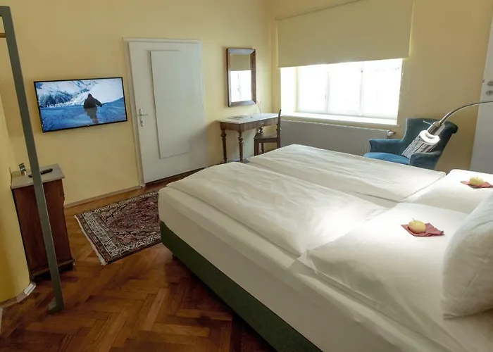 Гостевой дом Der Eberhard - Sleep & Dine A9 Exit 133 3*