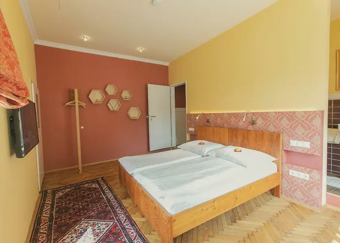 Der Eberhard - Sleep & Dine A9 Exit 133 3*