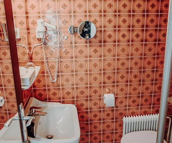 Der Eberhard - Sleep & Dine A9 Exit 133 Affittacamere