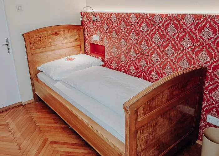 Der Eberhard - Sleep & Dine A9 Exit 133 Санкт-Михель-ин-Оберстайермарк