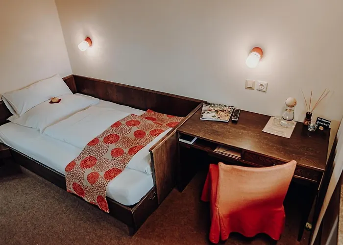 Гостевой дом Der Eberhard - Sleep & Dine A9 Exit 133 3*